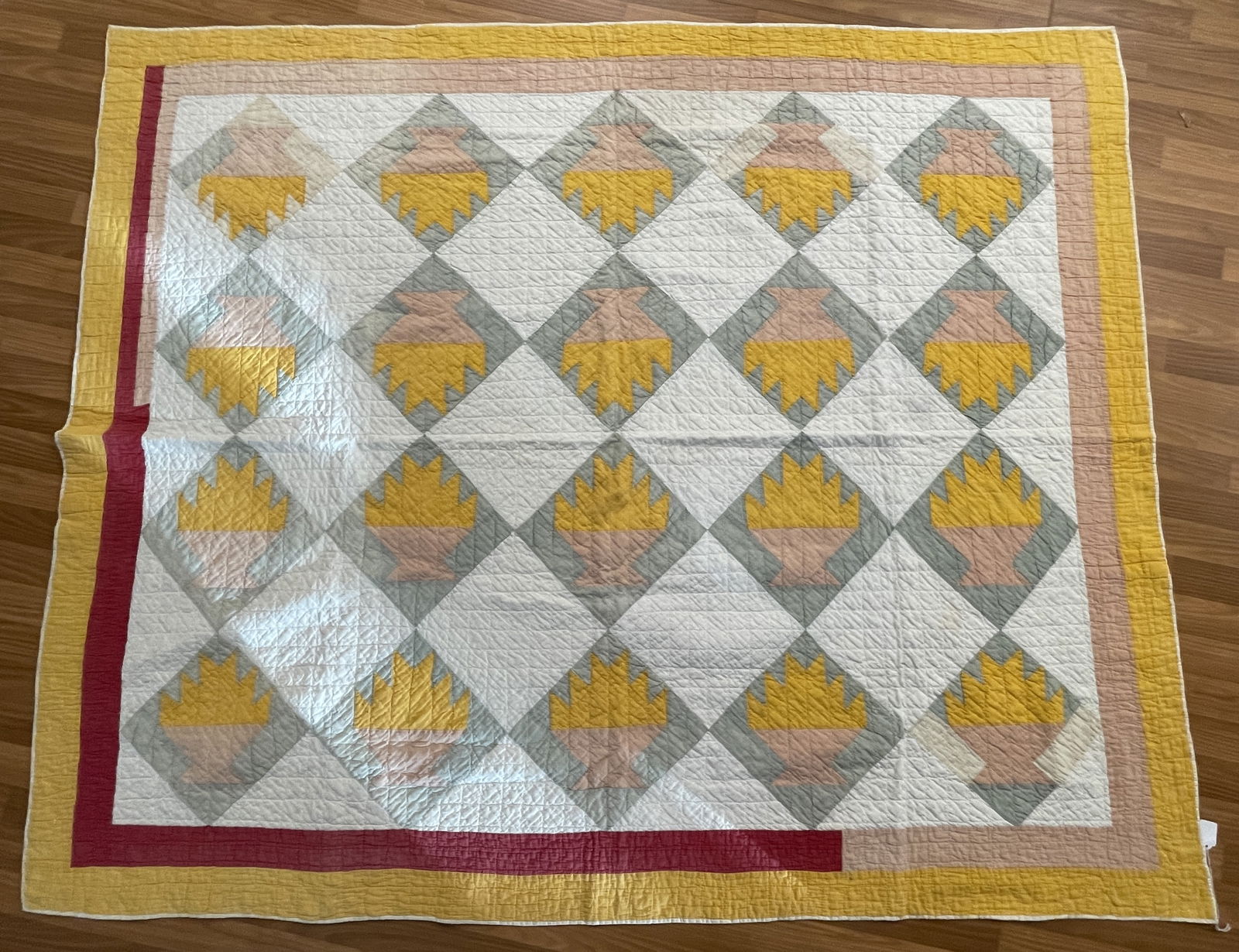 ANTIQUE FLOWER BASKET PATTERN QUILT, 74 X 51 (1 of 3)