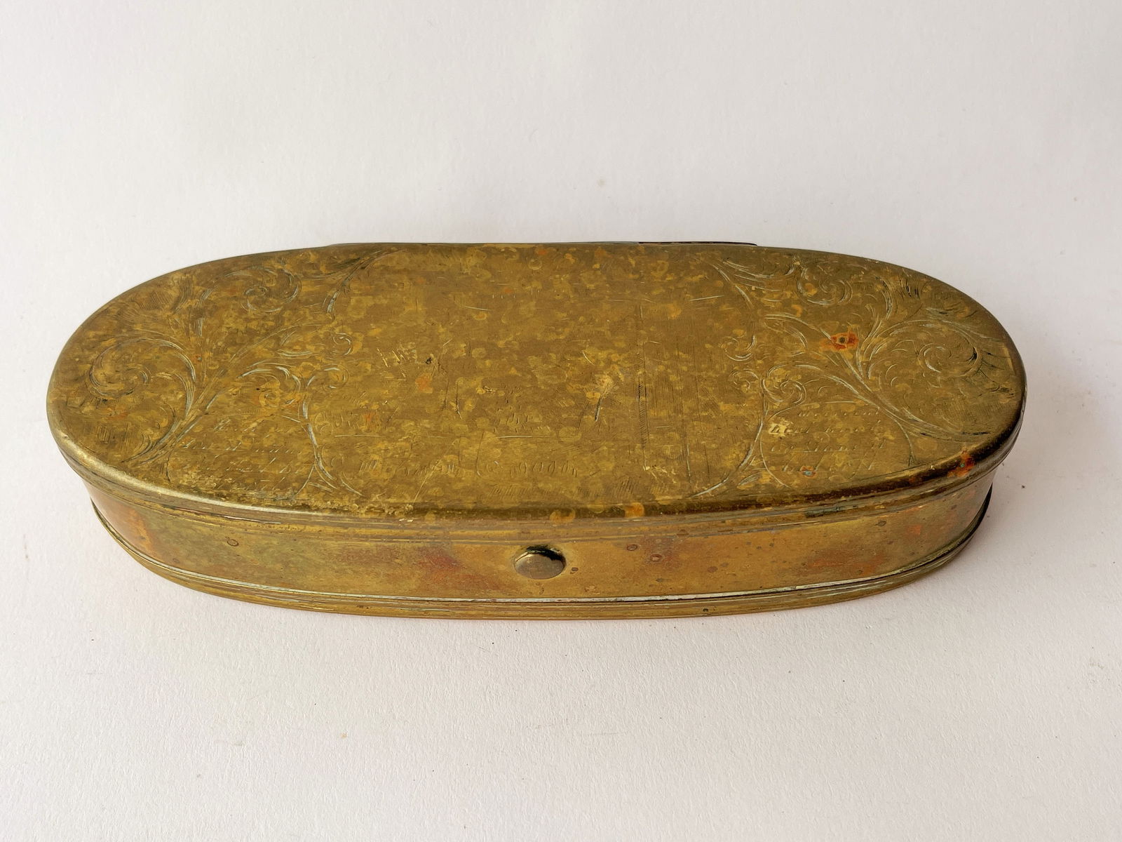 18THC OVAL ENGRAVED DUTCH SNUFF BOX (1 of 5)