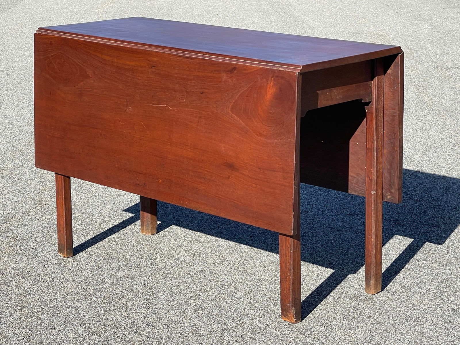CIRCA 1780-1790 MASSACHUSETTS CHIPPENDALE SWING LEG TABLE (1 of 6)