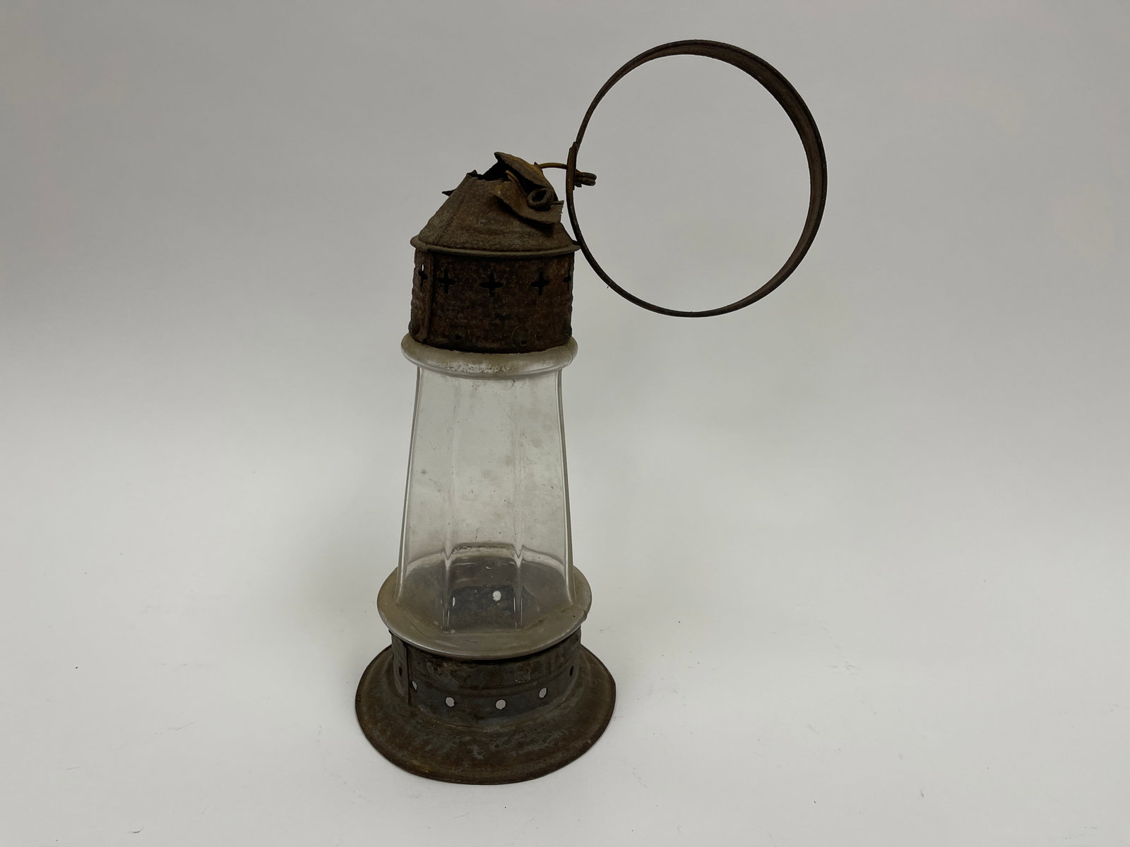 19TH C PIERCED TIN LANTERN: 19TH C PIERCED TIN LANTERN, 11" TO TOP, BURNER MISSING