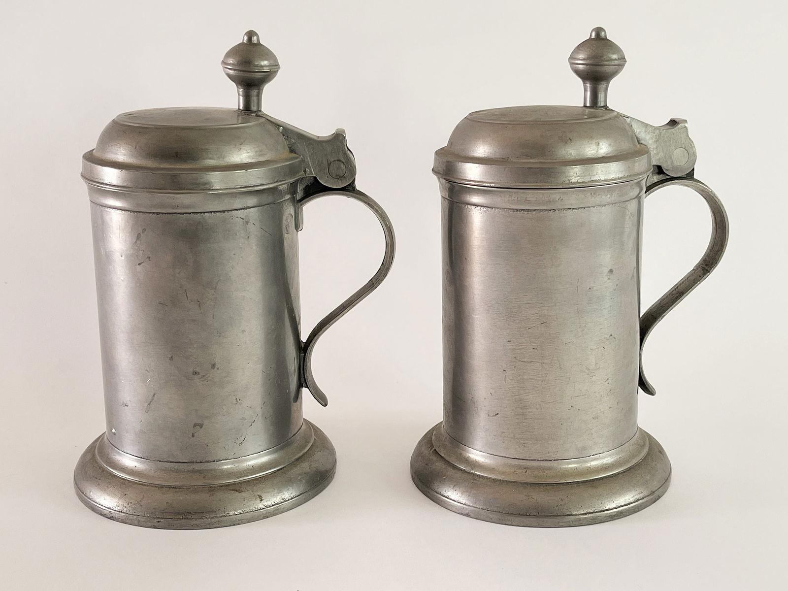 PAIR OF 19TH C PEWTER TAVERN TANKARDS (1 of 5)