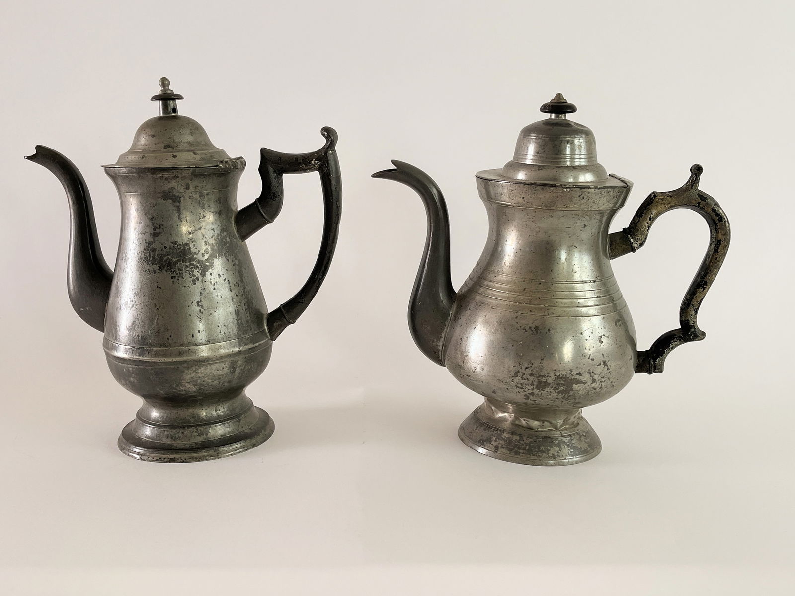 TWO SIGNED AMERICAN PEWTER TEA POTS (1 of 5)