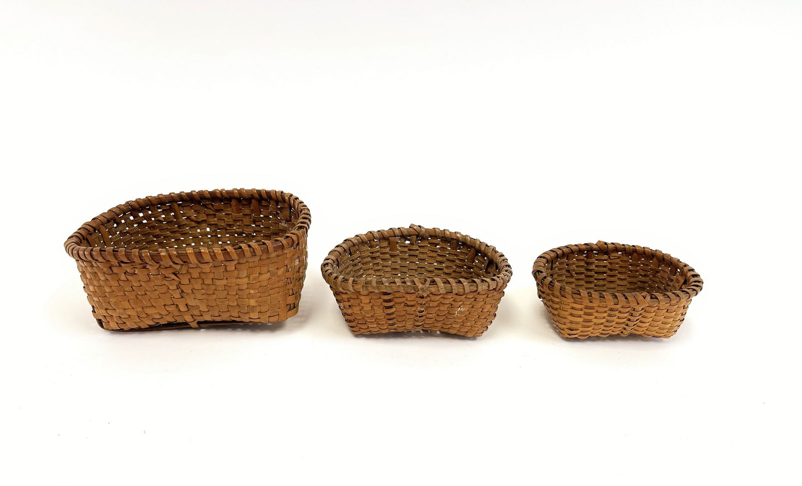 3 MINIATURE NANTUCKET RELATED BASKETS GRADUATED SIZE (1 of 4)