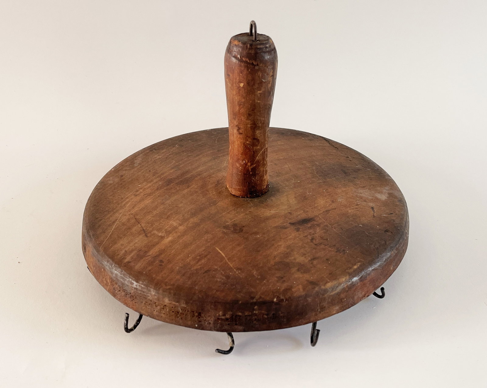 19TH C WOODEN HANDLED ROUND CANDLE DRYER (1 of 3)