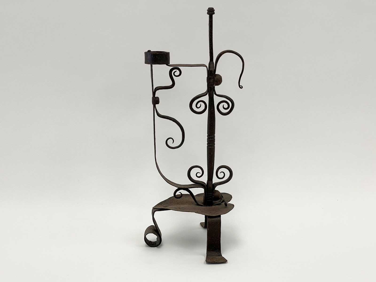 MID 18THC HUGE FANCY FORGED IRON PA LIGHTING DEVICE FOR EITHER RUSH OR CANDLE (1 of 4)