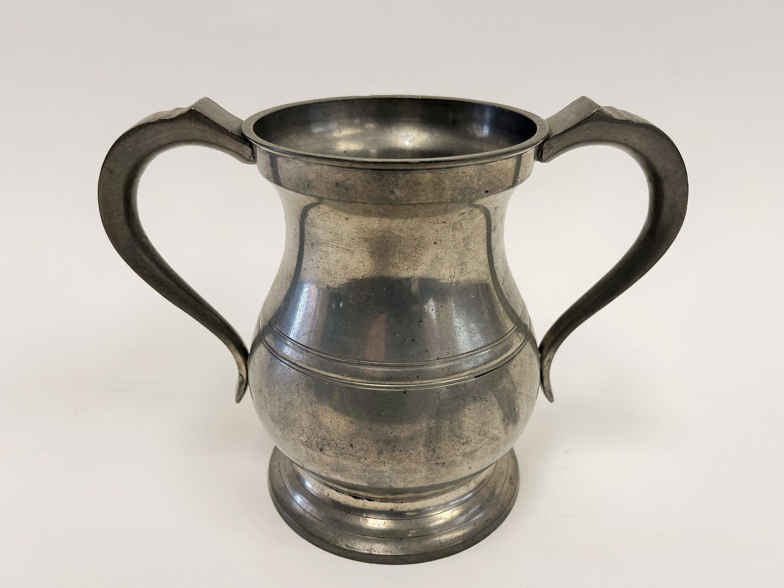 EARLY 19THC PEWTER DOUBLE HANDLED LOVING COFFEE MUG (1 of 4)