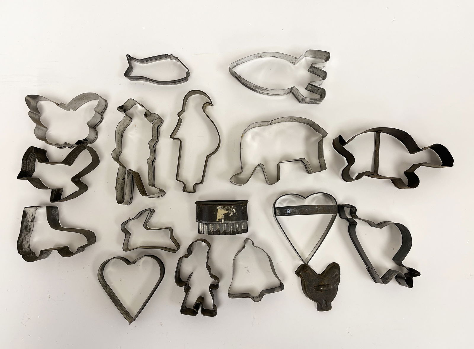 COLLECTION EARLY 15 EARLY AMERICAN TIN COOKIE CUTTERS (1 of 1)