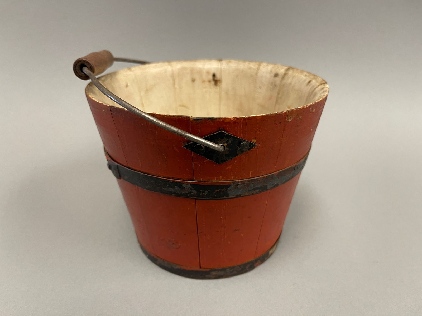 DIMINUTIVE PAINTED SHAKER BERRY PAIL (1 of 6)