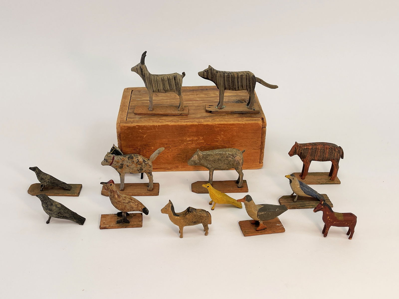 NOAH ARK FIGURES WITH BOX (1 of 7)