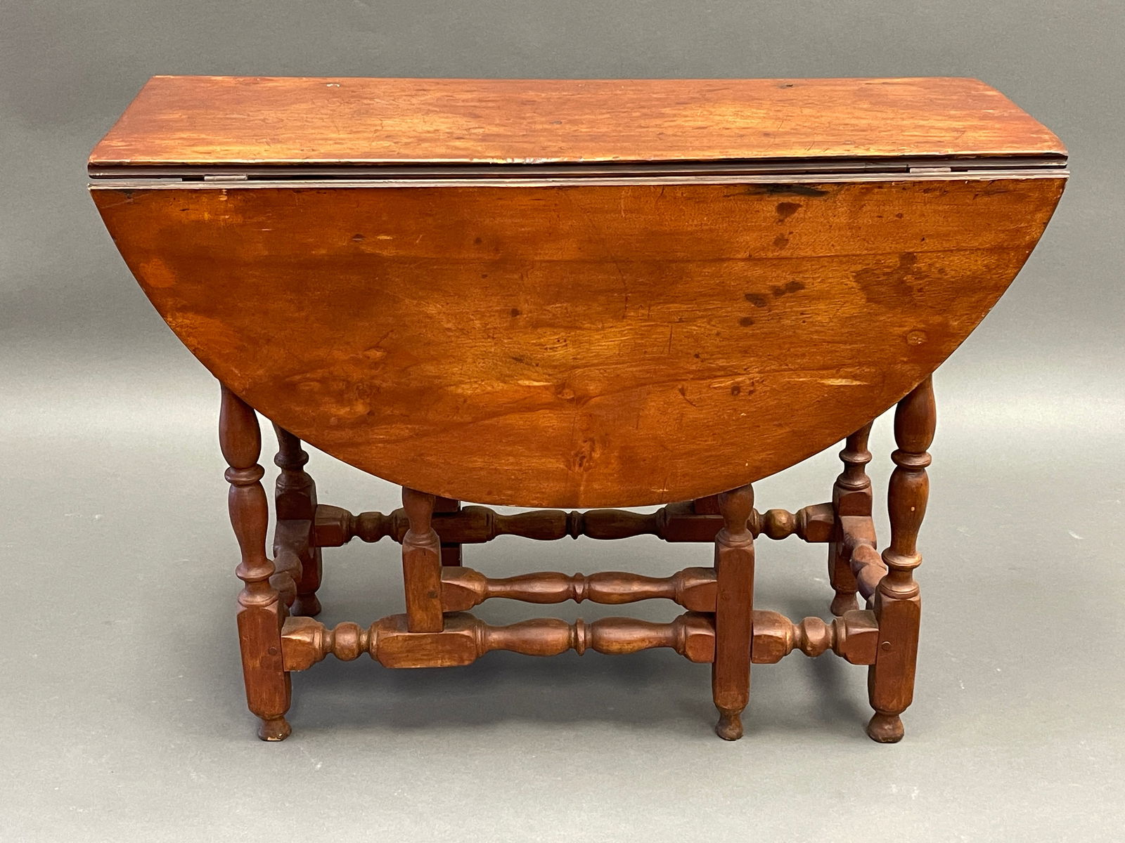 17TH-18TH C AMERICAN GATELEG TABLE IN MAPLE SMALL SIZE OLD RED WASH PAINT AND ORIGINAL TOP AND (1 of 10)