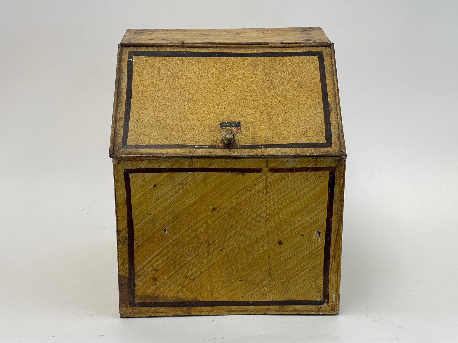 GRAIN PAINTED COUNTRY STORE TIN (1 of 5)