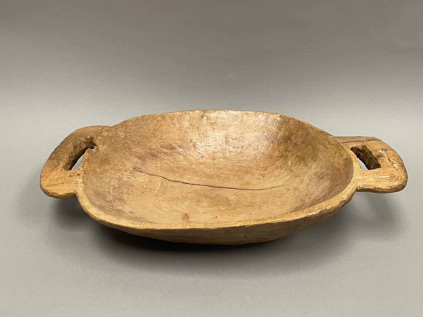 LATE 17TH C AMERICAN CARVED MAPLE TRENCHER BOWL (1 of 4)