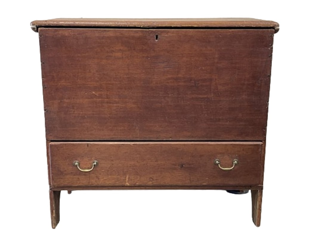 SMALL ONE DRAWER BLANKET CHEST W/ OG SNIPE HINGES AND THIN OLD RED (1 of 7)