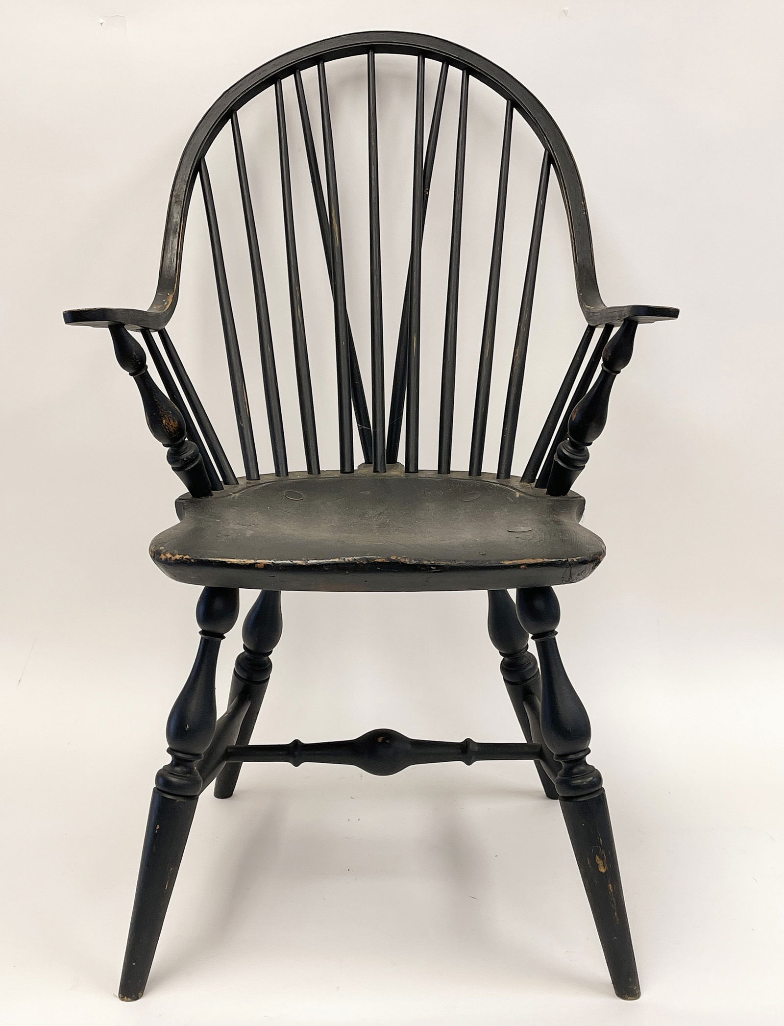 CONTINUOUS ARM AMERICAN WINDSOR ARMCHAIR IN THE GREEN / BLACK PAINT (1 of 5)