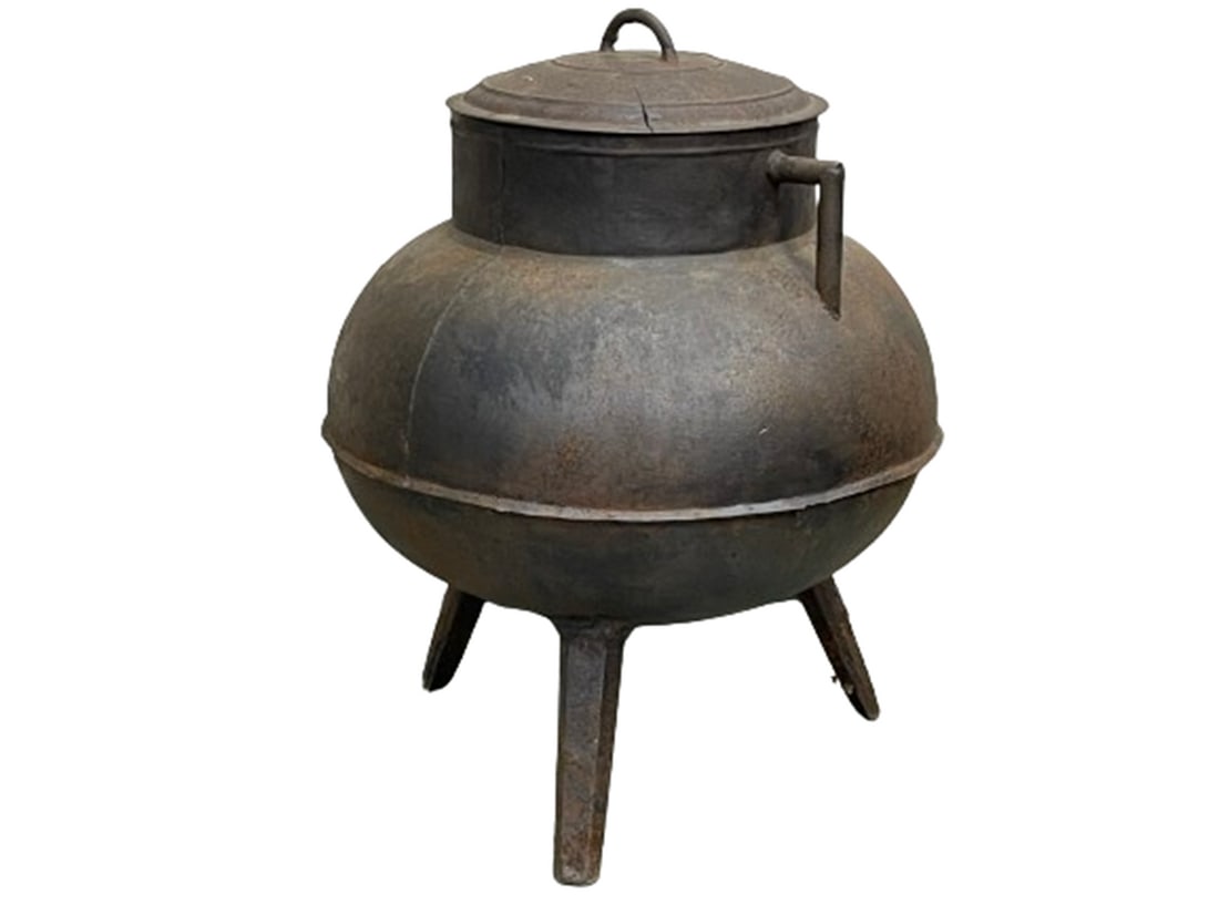 17THC STYLE FOOTED TAVERN. KETTLE WITH COVER: 17THC STYLE FOOTED TAVERN. KETTLE WITH COVER, 24W X 28T