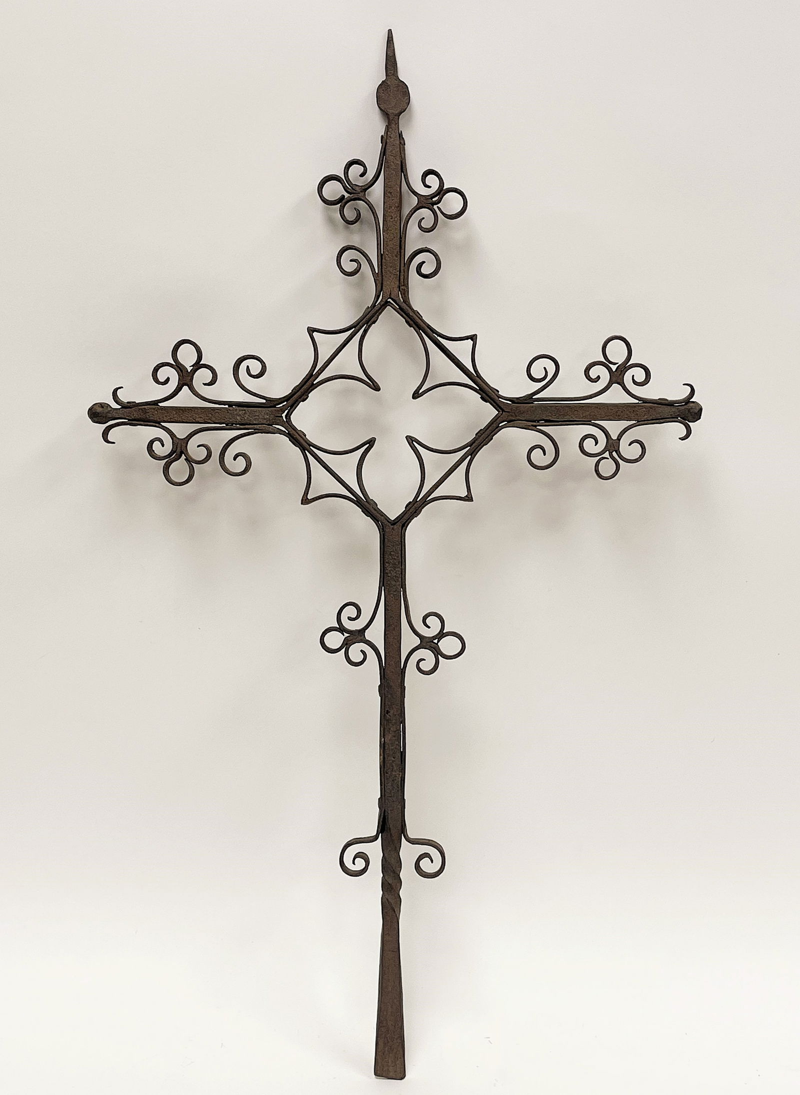 FANCY AND EARLY FORGED IRON CROSS FROM THE ST LAWRENCE AREA (1 of 3)