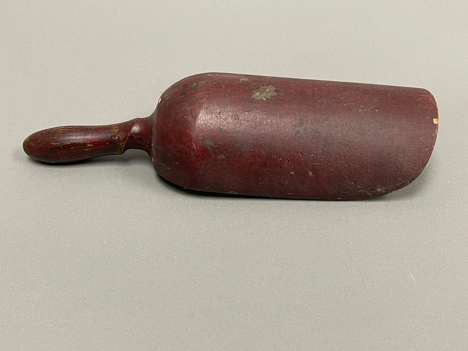 19TH C RED PAINTED GRAIN SCOOP (1 of 4)