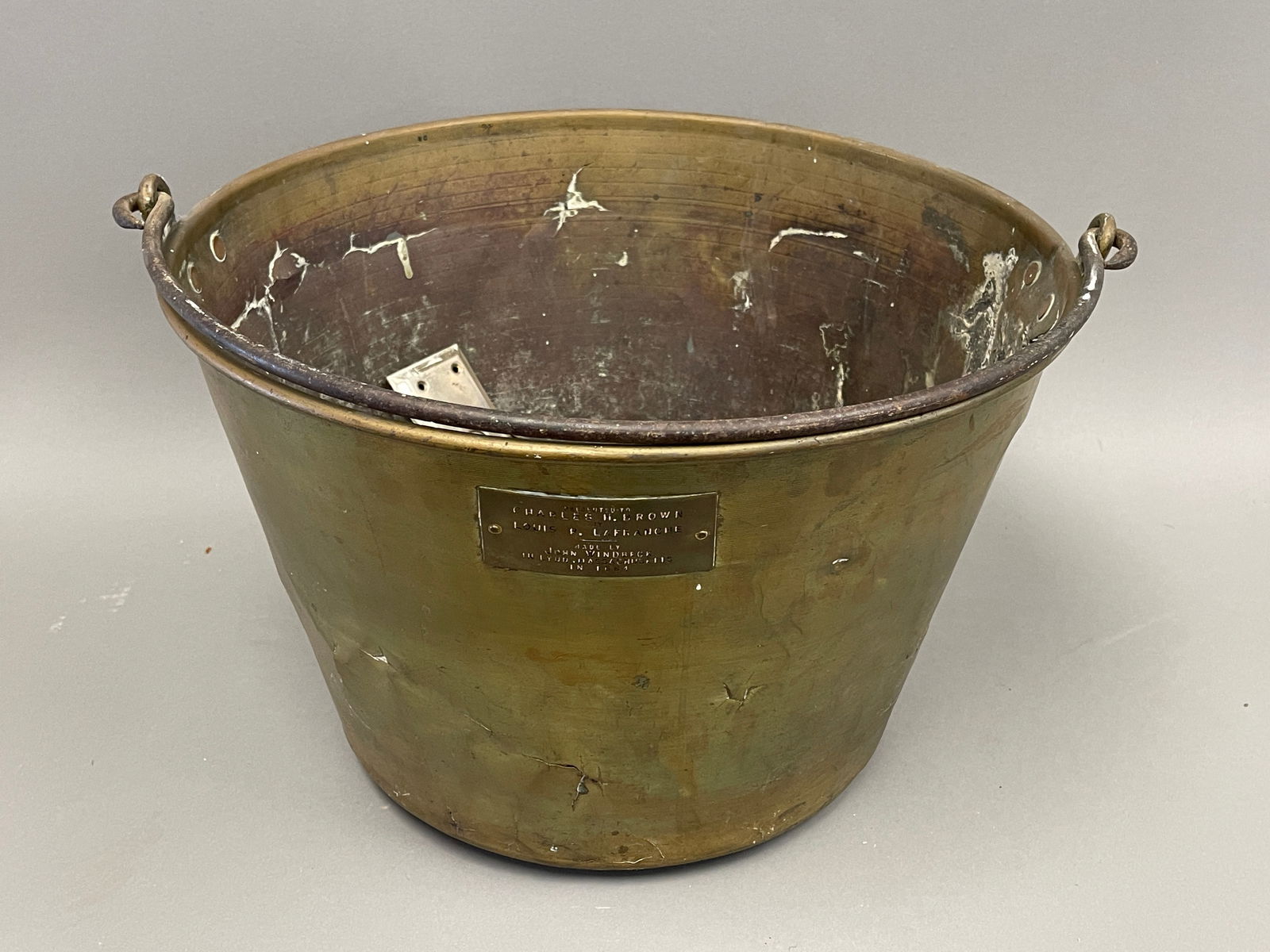 LARGE BRASS KETTLE W/ DOOR KNOBS,HARDWARE (1 of 3)