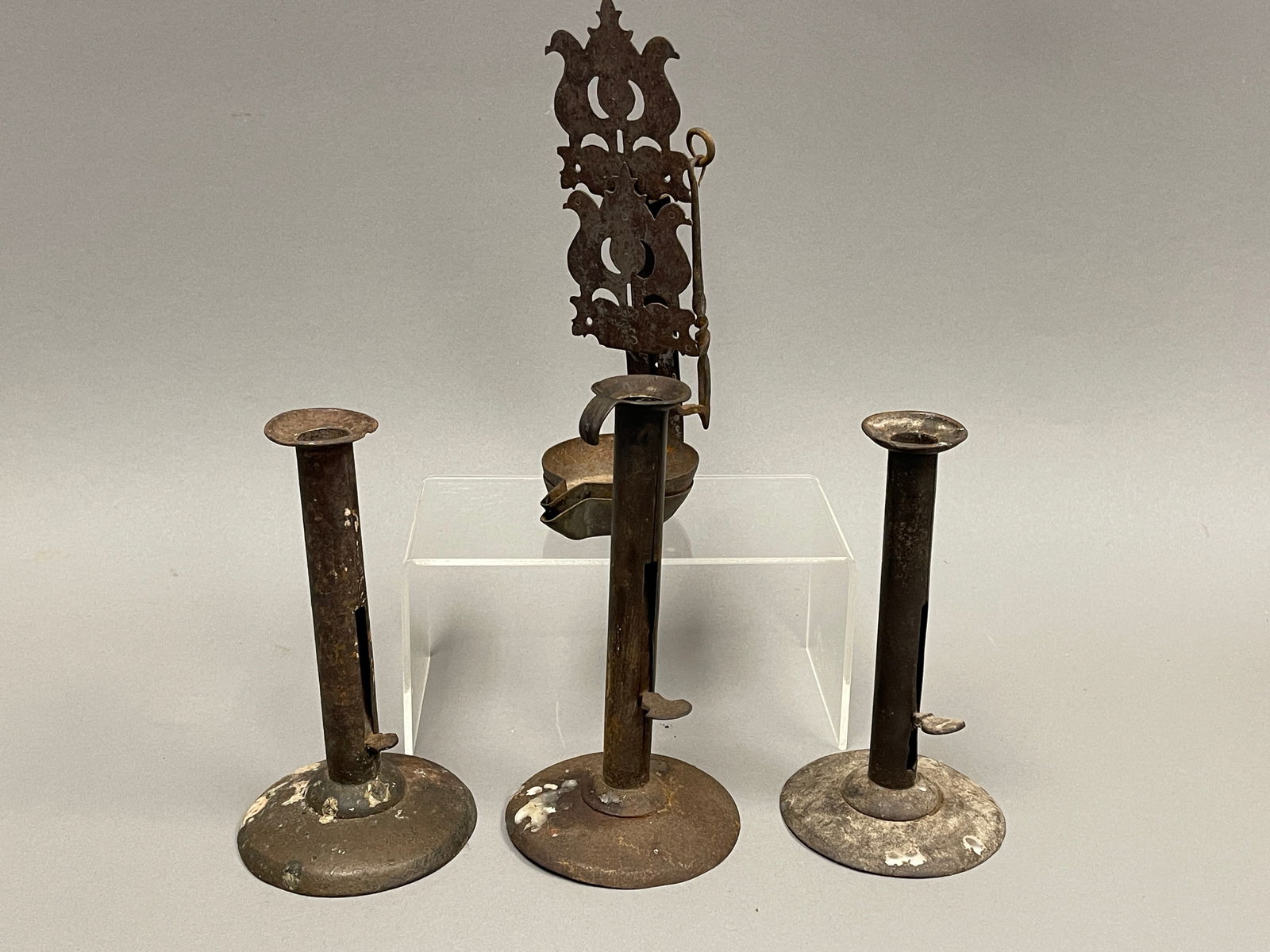 LIGHTING LOT 3 HOGSCRAPER CANDLESTICKS AND BETTY LAMP (1 of 4)