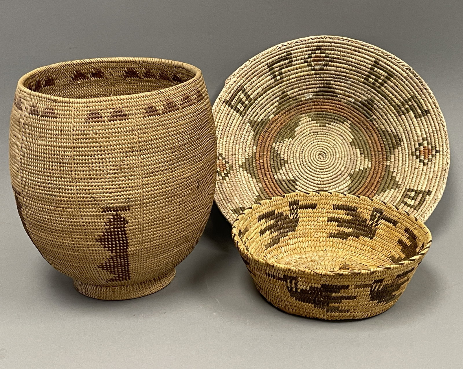 GROUPING OF INDIAN BASKETS: GROUPING OF INDIAN BASKETS 8" X 10"