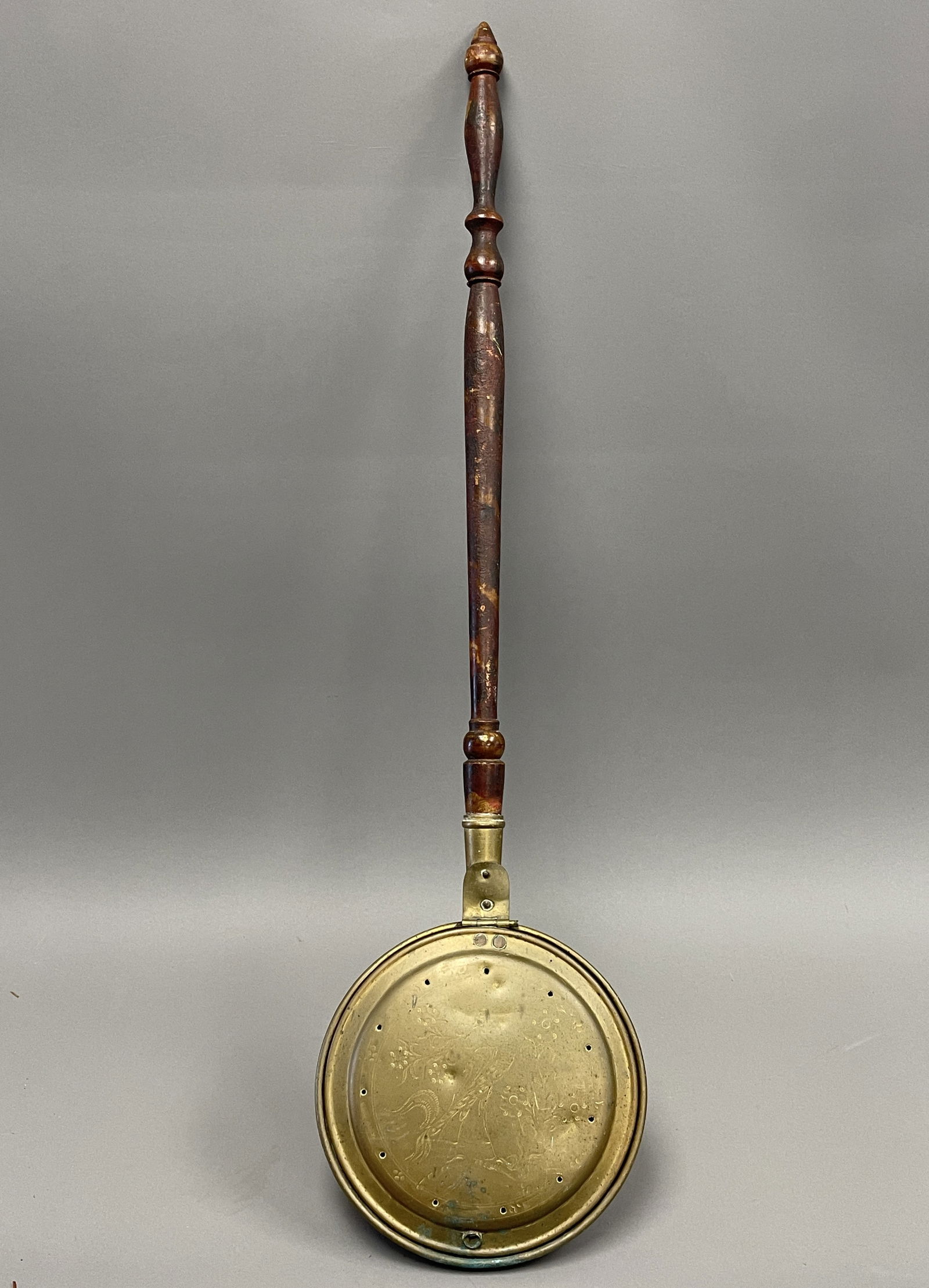 19TH BRASS BED WARMER WITH DECORATED HANDLE (1 of 3)