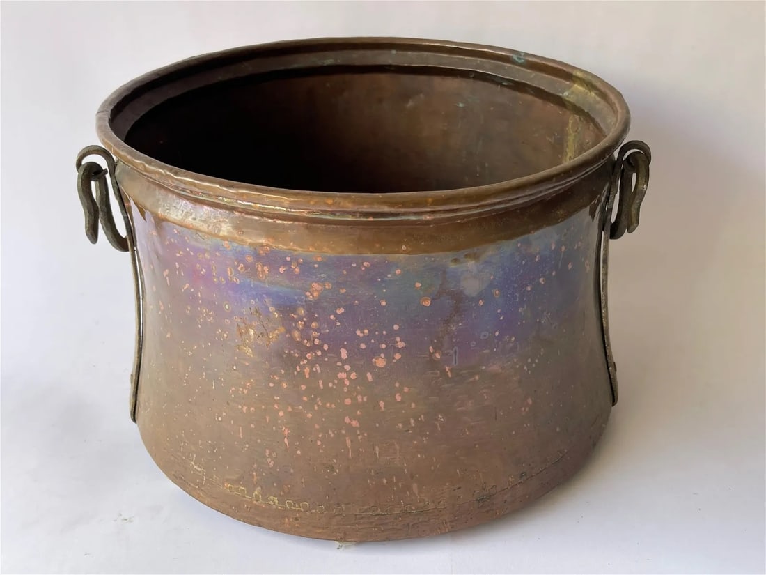 LARGE COPPER AND BRASS CAULDRON  16 X 11 (1 of 2)
