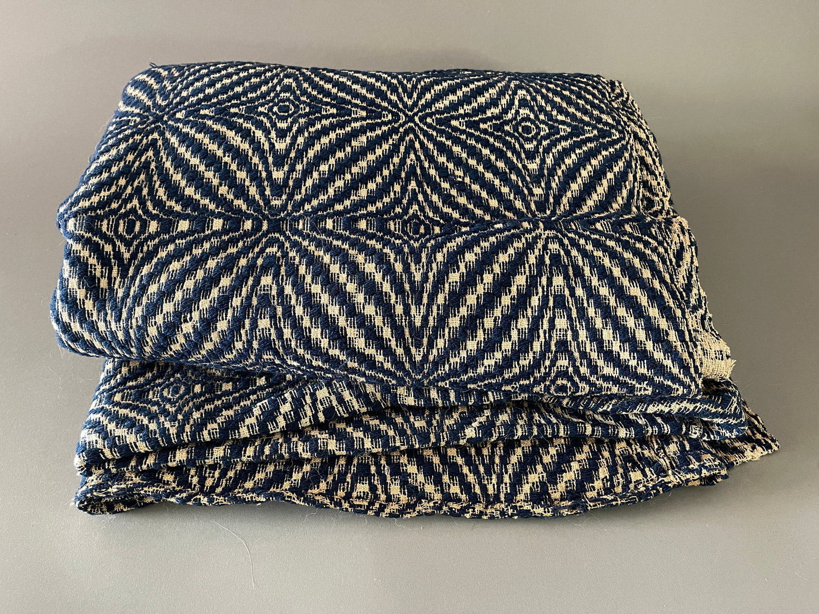 BLUE AND WHITE COVERLET: BLUE AND WHITE COVERLET, 64 X 99, ESTATE FOUND, WEAR, NEEDS CLEANING