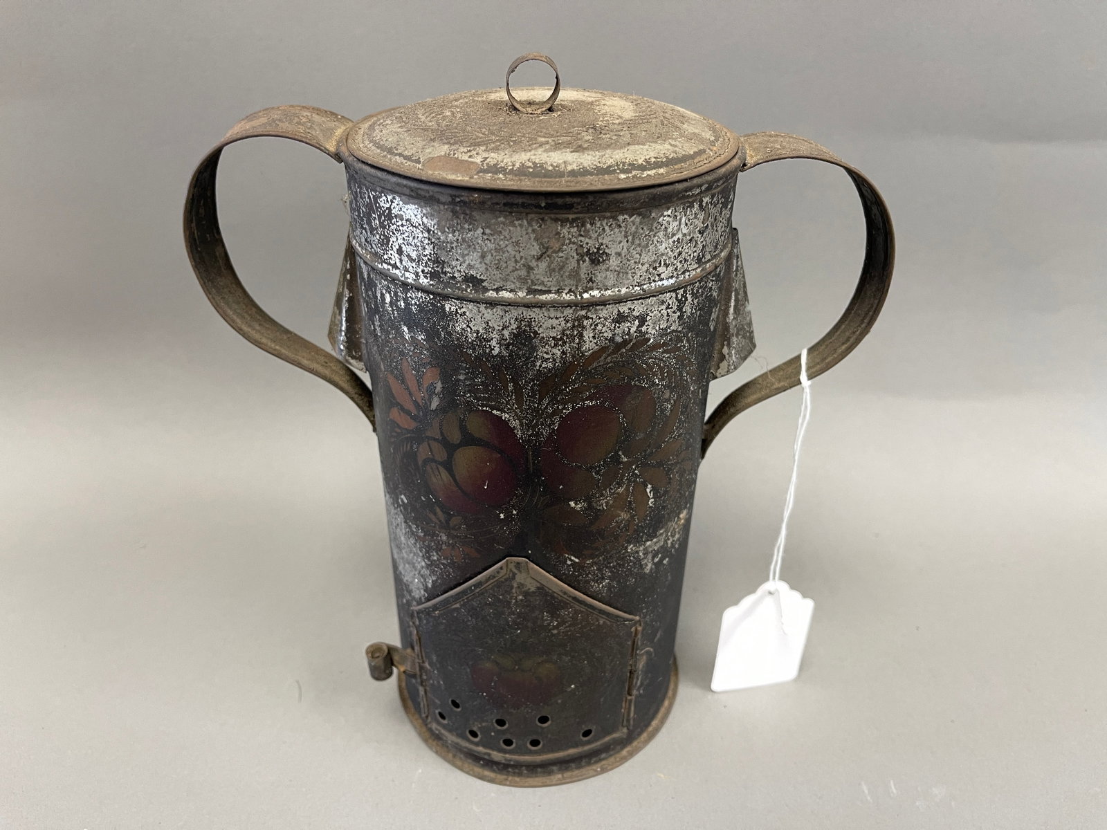 18THC TWO HANDED DECORATED FAT LAMP WITH LID: 18THC TWO HANDED DECORATED FAT LAMP WITH LID