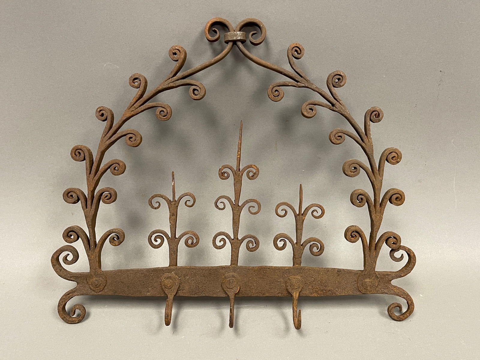 FANCY 3 HOOK FORGED IRON RACK (1 of 3)