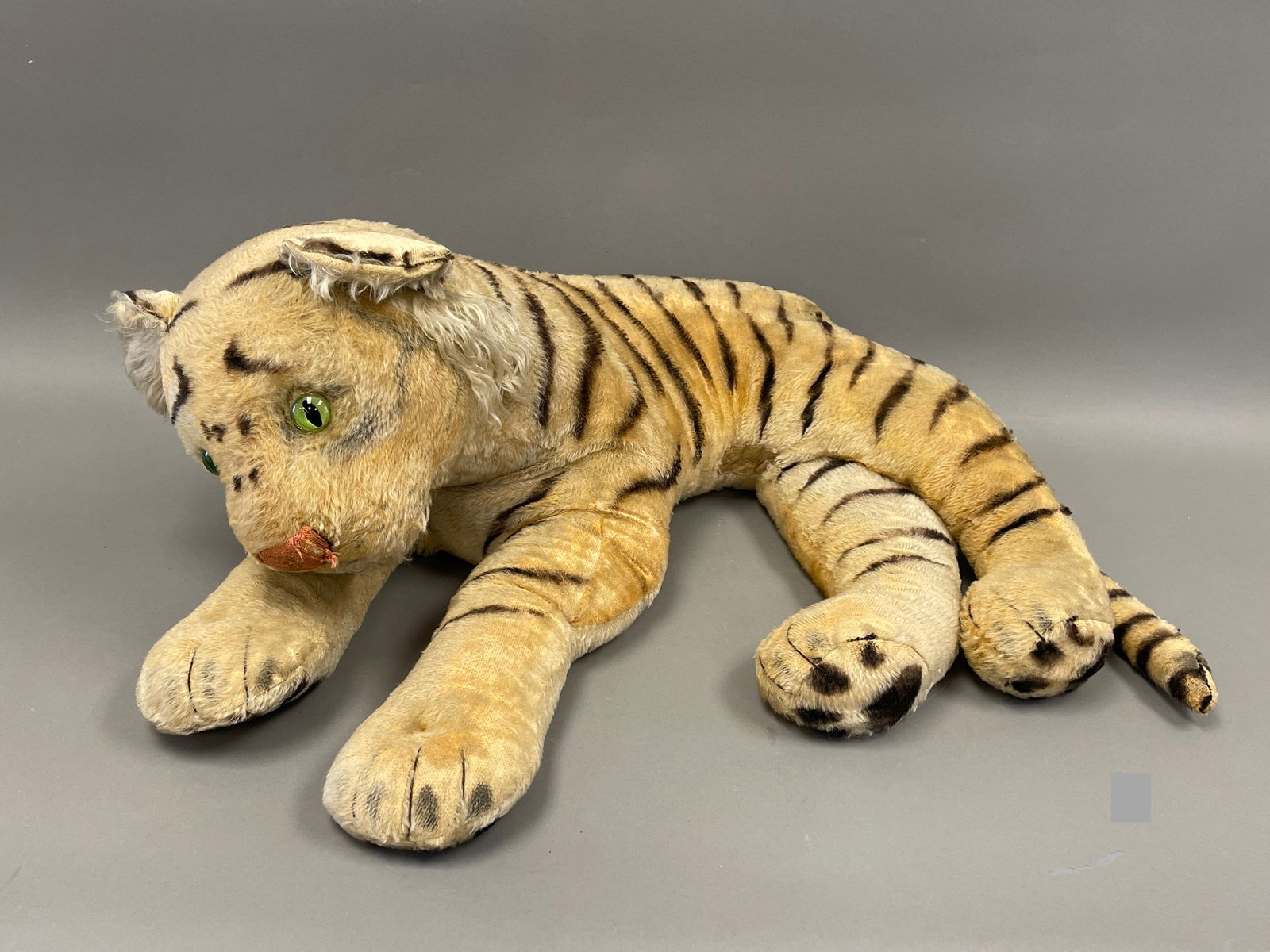 36" STEIFF TIGER WITH BUTTON IN EAR (1 of 4)