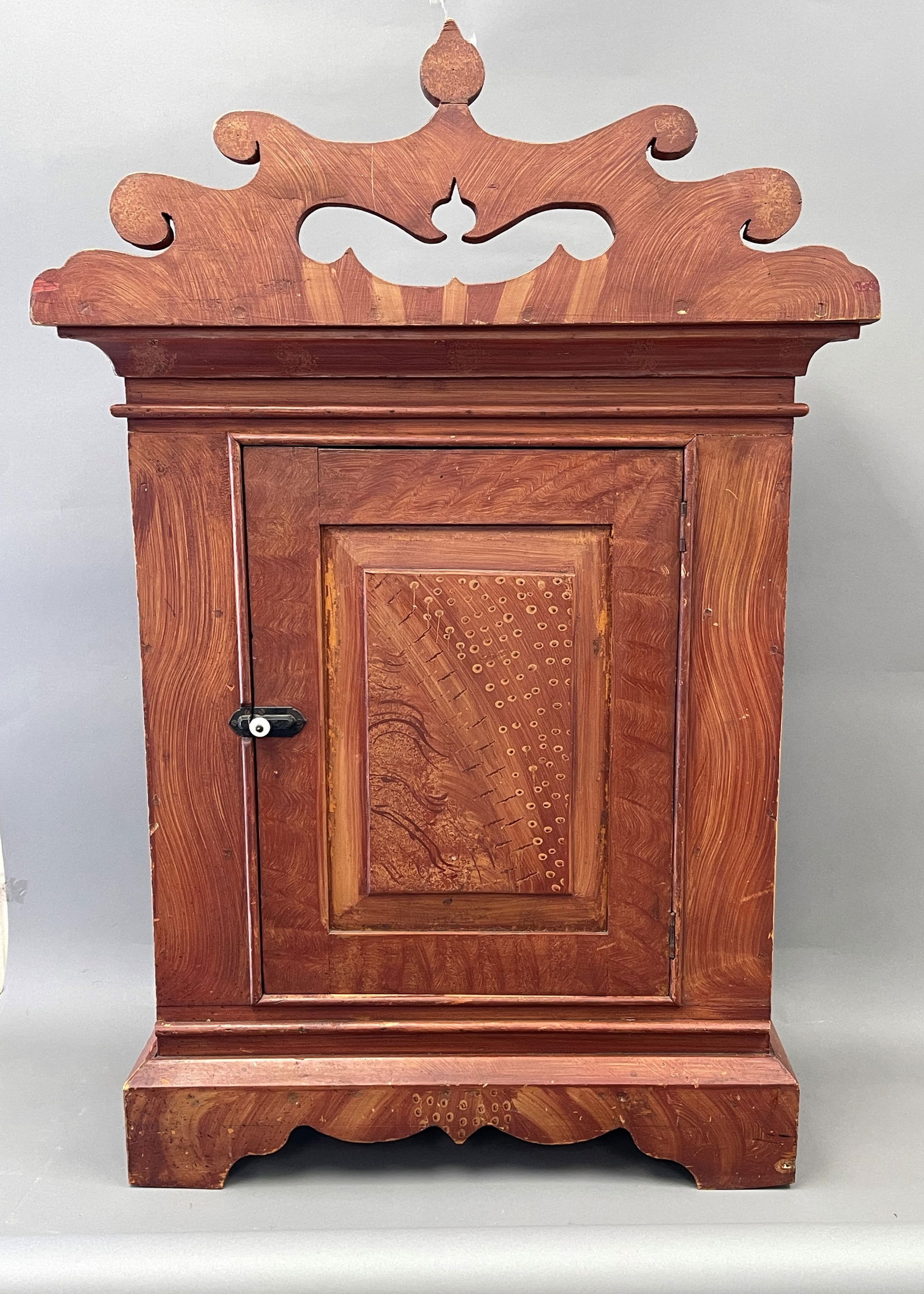 P.A .GERMAN PAINT CUPBOARD IN ORIGINAL FANCY GRAIN PAINT C. 1850 (1 of 3)