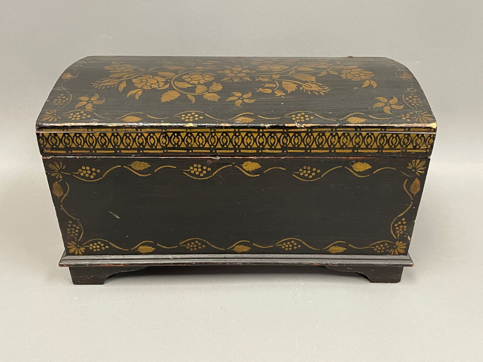 19TH C. STENCIL DECORATED MINIATURE BLANKET CHEST (1 of 6)