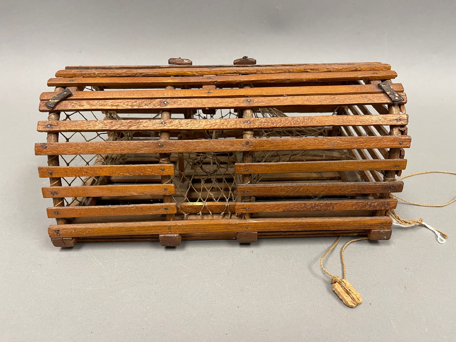 MINIATURE SALESMAN'S SAMPLE OR APPRENTICE-MADE DOME TOPPED LOBSTER TRAP (1 of 4)