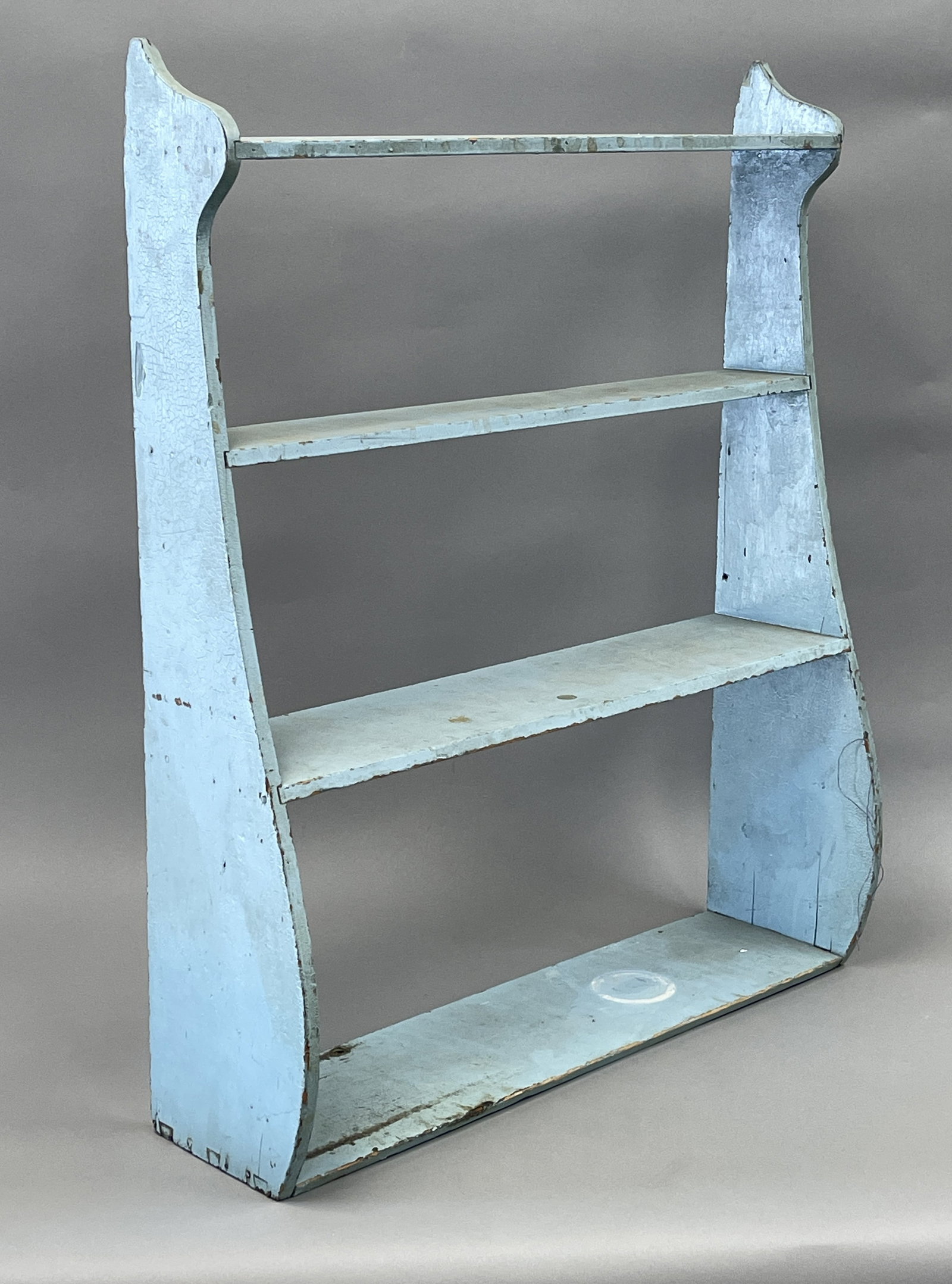 EARLY 19TH C BLUE WHALE TAILS SHELF (MAPLE): EARLY 19TH C BLUE WHALE TAILS SHELF (MAPLE) 26" X 32"