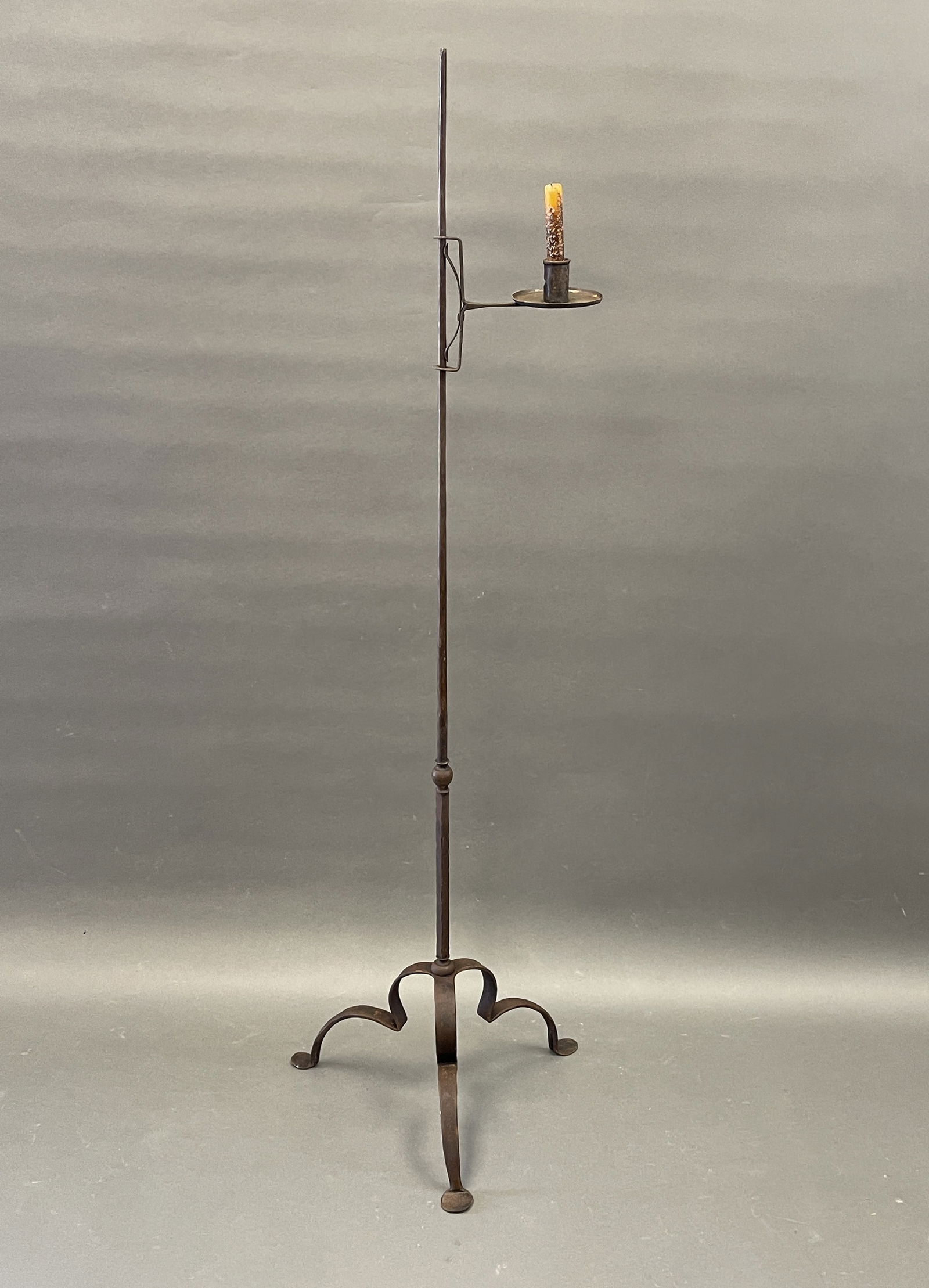 FLOOR STANDING 18TH C BLACKSMITH FORGED PENNY FOOT RUSH LIGHT & CANDLE STANDARD LIGHTING (1 of 4)