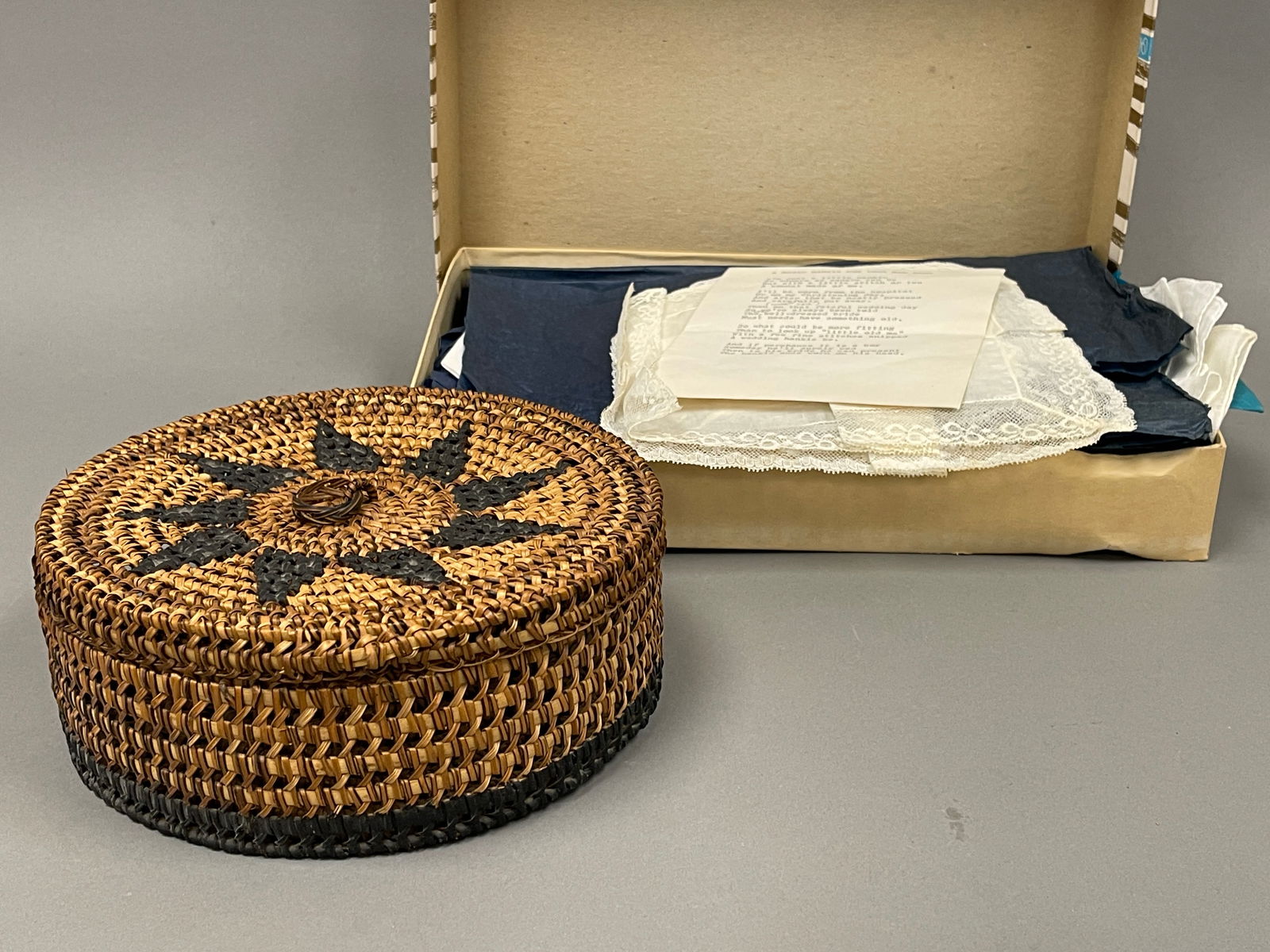 LOT OF LACE & SMALL COVERED BASKET (1 of 5)