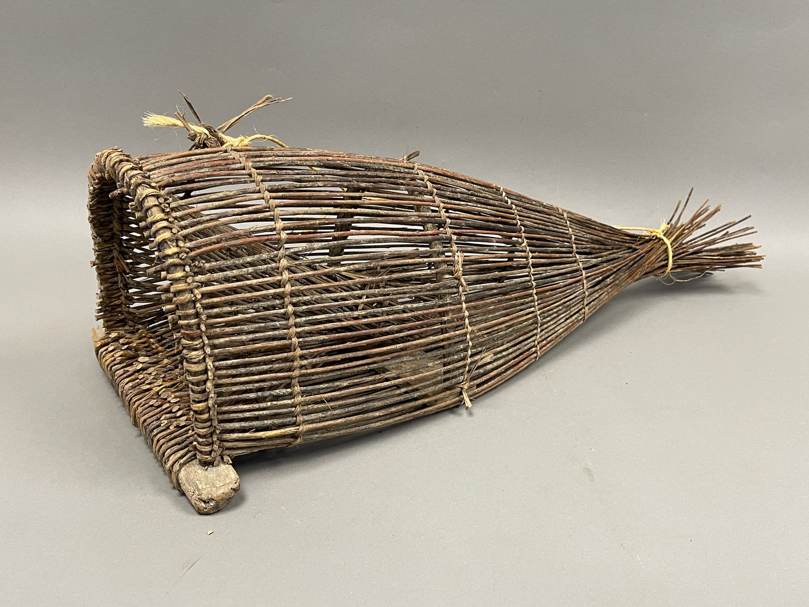 UNUSUAL WOVEN REED NATIVE FISH TRAP (1 of 4)