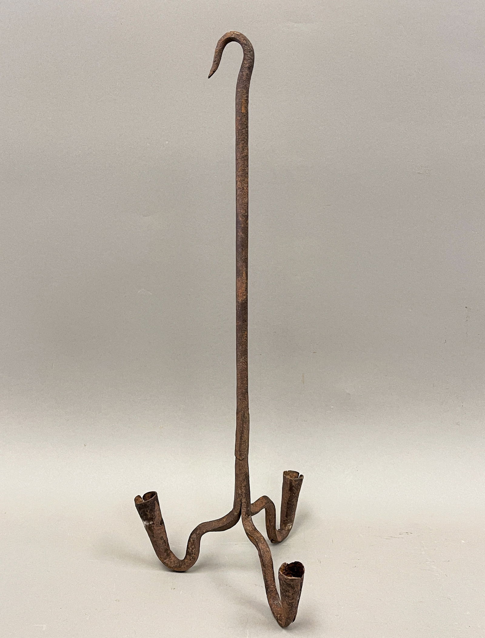 TRIPLE-SOCKET HANGING BLACKSMITH FORGED 17THC LOOM LIGHT (1 of 4)