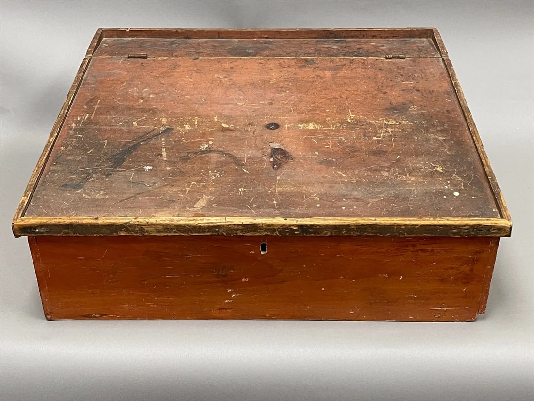 RED SLANT DESK: RED SLANT DESK