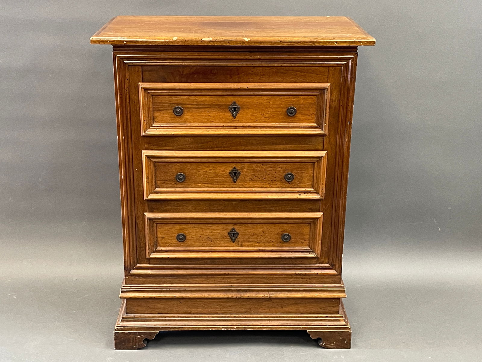 SMALL WALNUT ITALIAN THREE DRAWER CHEST (1 of 5)