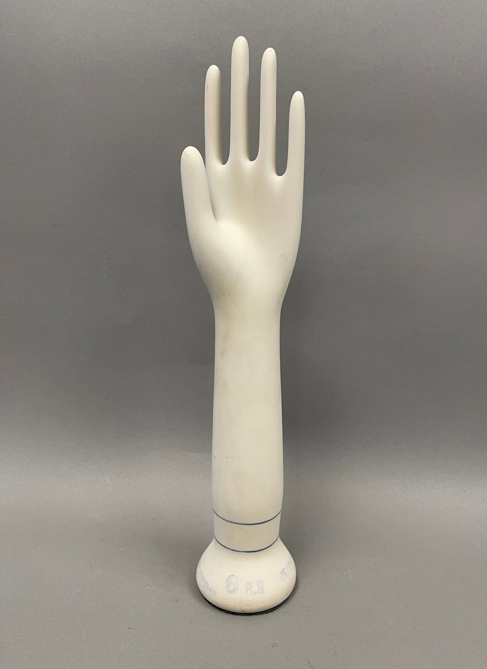 PORCELAIN GLOVE MOLD: PORCELAIN GLOVE MOLD 15"