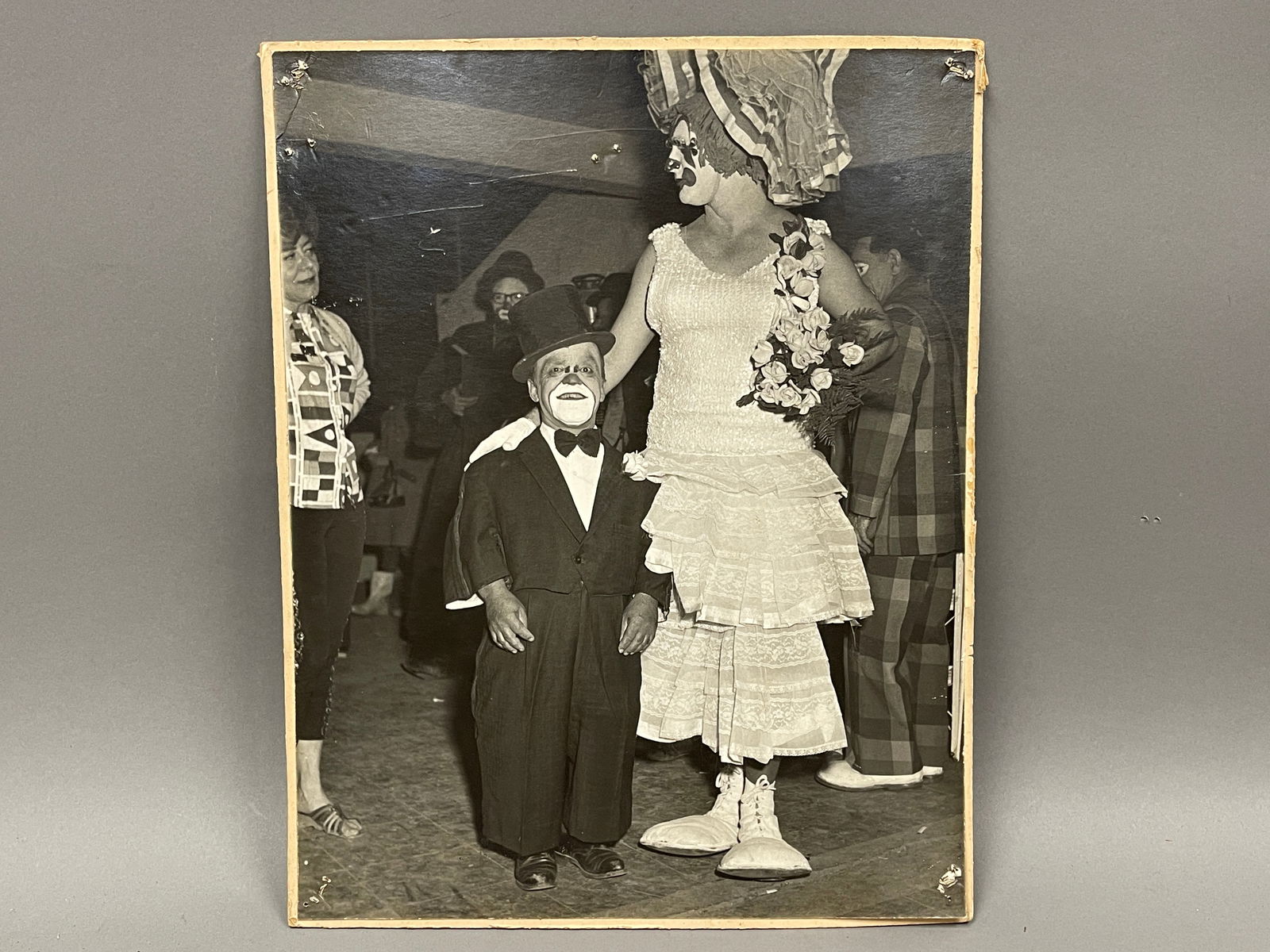 BLACK AND WHITE PHOTO OF CLOWN AND MIDGET CLOWN: BLACK AND WHITE PHOTO OF CLOWN AND MIDGET CLOWN 11" X 14"