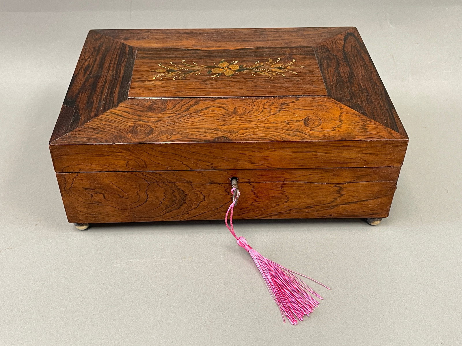 SEWING BOX: SEWING BOX 11" X 8" X 4"