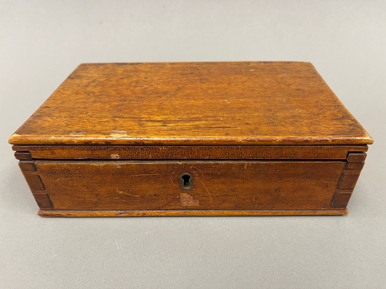 DOVETAILED BOX WITH INTEIOR COMPARTMENTS,: DOVETAILED BOX WITH INTEIOR COMPARTMENTS,8 X 6 X 4