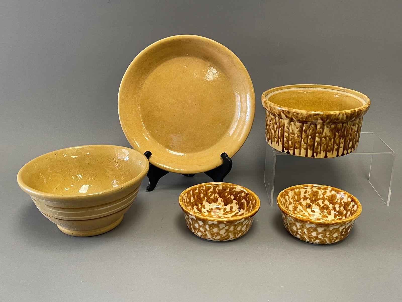 GROUPING OF MISC. SPONGEWARE, YELLOWARE ITEMS (1 of 2)