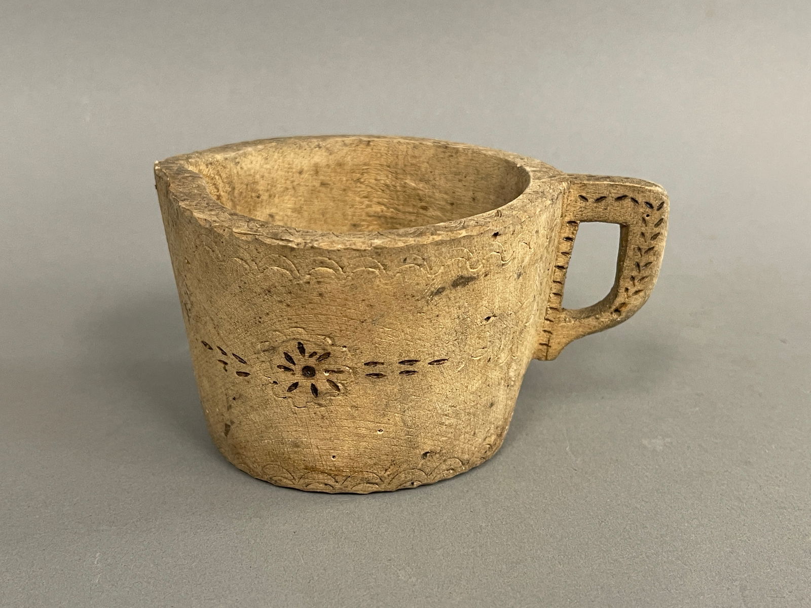 CARVED WOODEN SPOUTED MEASURING CUP (1 of 4)