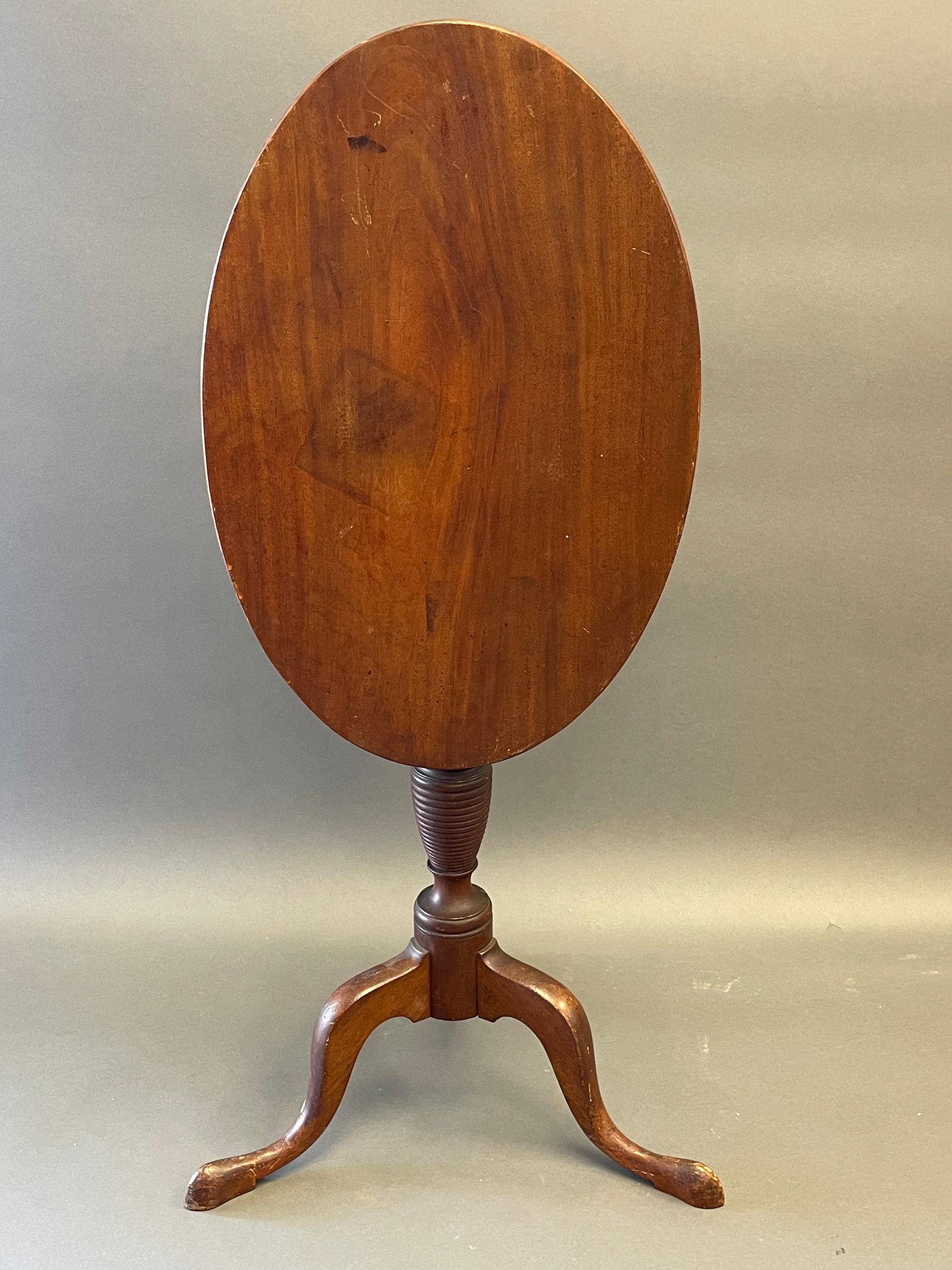 18TH C TILT TOP CANDLE STAND (1 of 4)