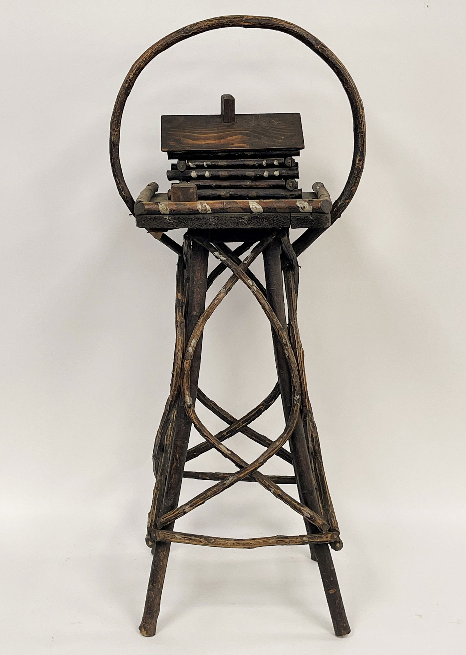 TWIG CARVED ADIRONDACK HOOP HANDLED STAND W/ FUN LOG CABIN STORAGE BOX AFFIXED TO TOP (1 of 5)