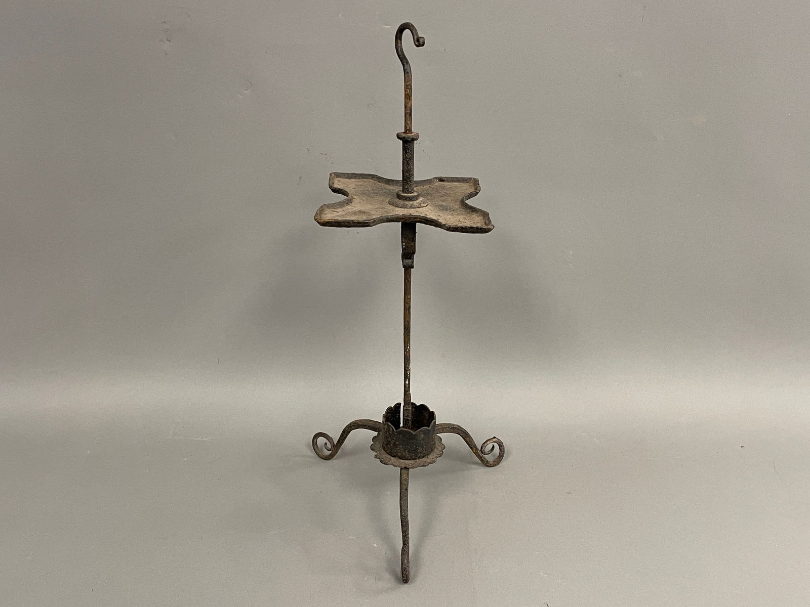 18TH C 3 LEGGED 18TH C FAT LAMP W HOOK FINIAL AND ADJUSTABLE WASTE CISTERN BELOW (1 of 3)