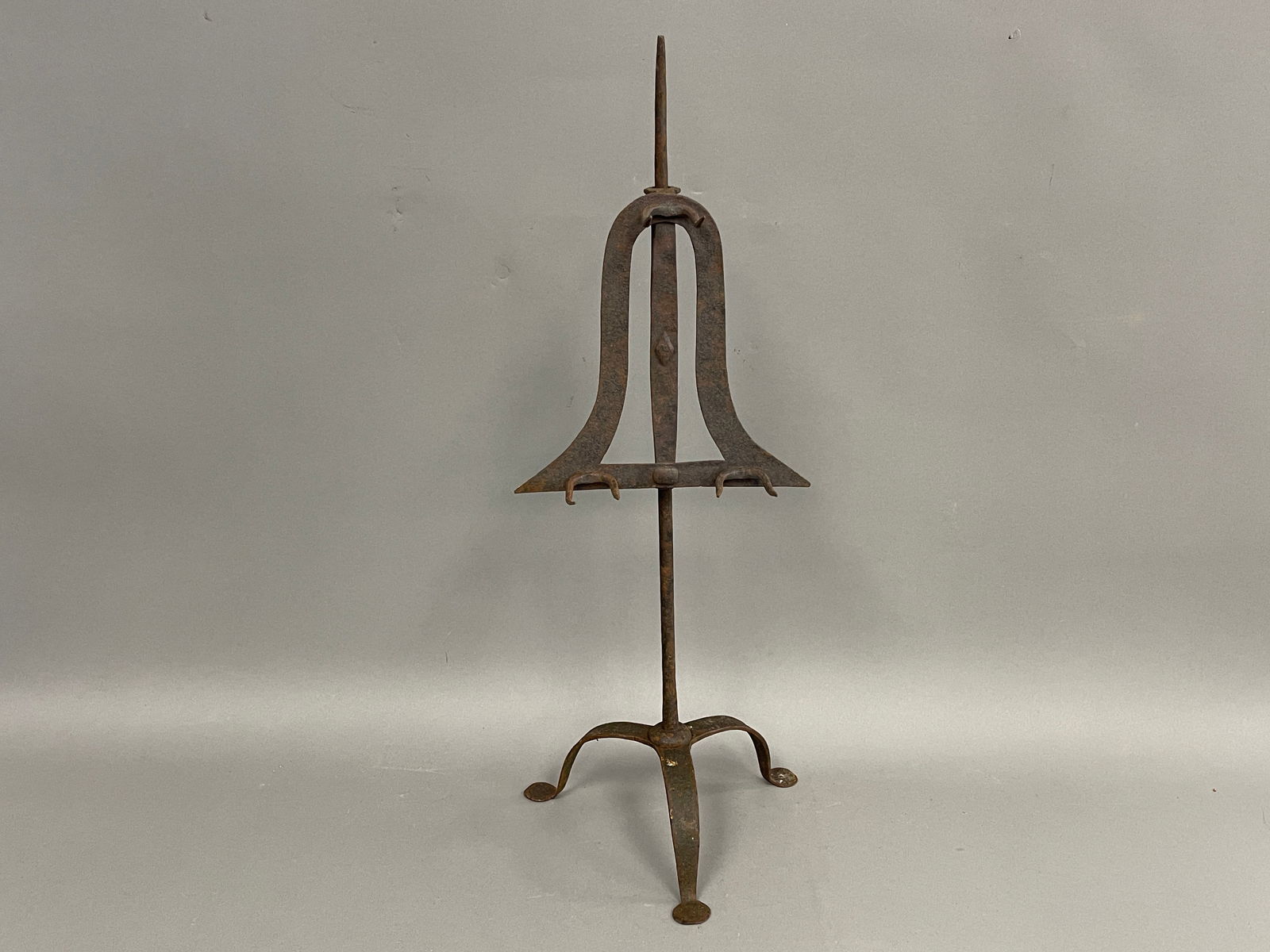 VERY EARLY IRON , PENNY FOOTED BELL BROILER OR LARK SPIT (1 of 5)